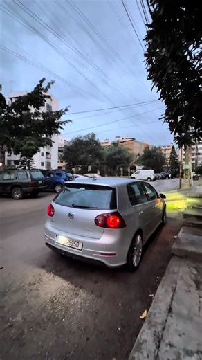 Why Choose a Volkswagen Golf R32 Over a Tesla?