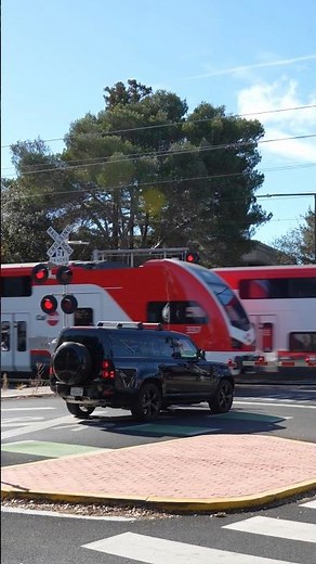 Caltrain Stadler EMU KISS Trains Meet At Ravenwood Ave In Menlo Park, CA 11-4-2025