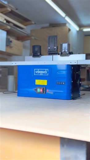 Scheppach Latinoamerica on Instagram: "🪚 Tupí de Banco HF50 de Scheppach ✅ Motor potente de 1500W ✅ Velocidad variable 11,500-24,000 rpm ✅ Mesa de trabajo 610 x 360mm ✅ Extensiones laterales (hasta 1030mm) ✅ Altura de husillo ajustable 0-40mm ✅ Pinzas de 6, 8 y 12mm incluidas ✅ Tope angular y guías de aluminio ✅ Construcción robusta de 21 kg Fresado profesional con precisión alemana 🇩🇪 👉 Disponible en: 🛒 scheppach.cl 🛒 sodimac.cl 🛒 MercadoLibre #Scheppach #Tupi #Fresadora #HF50 #Herramien