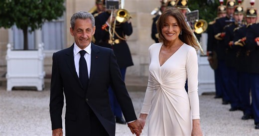Quand Carla Bruni et Nicolas Sarkozy dansent l'un contre l'autre sur un titre de Jimmy Cliff