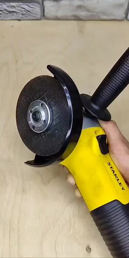 Mastering Wood Finishing with a Handheld Sander