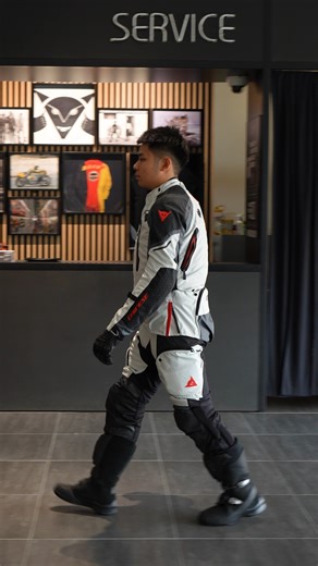 Built for heat, rain, and the road beyond. The Super Adventure Absøluteshell™ Jacket and Pants adapts to every terrain with modular protection and all-weather versatility. Available in 3 bold colorways. One jacket. Every journey. Discover it at our showroom 📍Dainese Kuala Lumpur 📍Dainese Penang #Dainese #DaineseMalaysia #TouringGears #AdventureReady | Dainese Malaysia