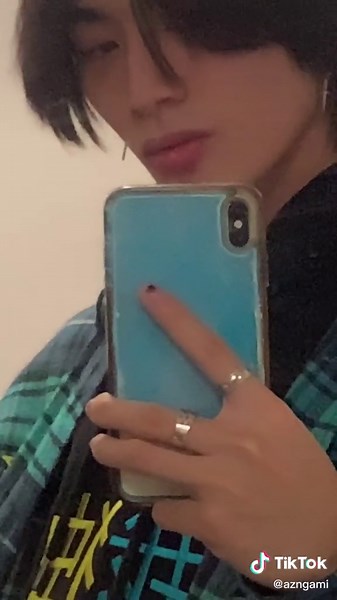 Creative Selfie Tips with Vibrant Lighting Effects