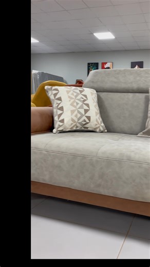 𝐎𝐟𝐟𝐫𝐞𝐳 à 𝐯𝐨𝐭𝐫𝐞 𝐬𝐚𝐥𝐨𝐧 𝐮𝐧𝐞 𝐭𝐨𝐮𝐜𝐡𝐞 𝐝’é𝐥é𝐠𝐚𝐧𝐜𝐞 𝐞𝐭 𝐝𝐞 𝐜𝐨𝐧𝐟𝐨𝐫𝐭 𝐚𝐛𝐬𝐨𝐥𝐮 ! ✨ Craquez pour ce salon complet au design moderne, pensé pour sublimer votre intérieur tout en vous offrant un confort incomparable. Ses 𝐥𝐢𝐠𝐧𝐞𝐬 𝐫𝐚𝐟𝐟𝐢𝐧é𝐞𝐬, ses 𝐚𝐬𝐬𝐢𝐬𝐞𝐬 𝐠é𝐧é𝐫𝐞𝐮𝐬𝐞𝐬 et ses 𝐟𝐢𝐧𝐢𝐭𝐢𝐨𝐧𝐬 𝐬𝐨𝐢𝐠𝐧é𝐞𝐬 en font le choix idéal pour des moments de détente en famille ou entre amis 🤎 🛋️ Confort premium & assises ergonomiques 🎨 Couleurs él