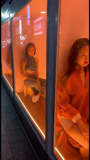 Living Mannequins In Tokyo