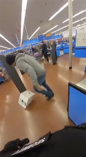 POV: You’re Walmart Security and this happens... 😳💨