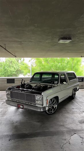 K5 Blazer Low Rider Truck