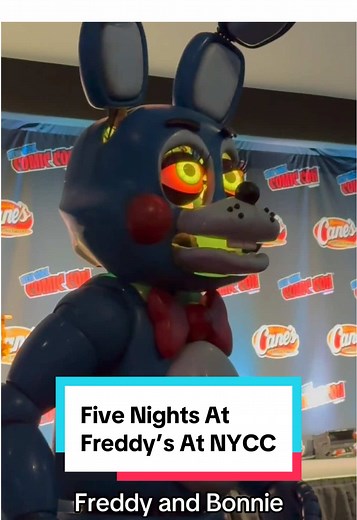 Freddy Fazbear and Bonnie the Rabbit surprises #NYCC fans. #freddyfazbear #fnaf #fnaf2 #bonnie