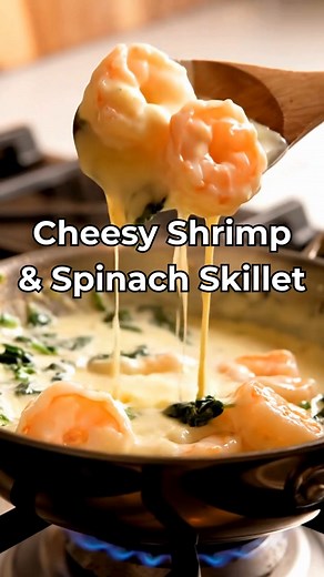 Already craving something warm, cheesy, and ready in one skillet? 💛 Cheesy Shrimp & Spinach Skillet – extra creamy, extra cozy, and on the table in about 10–12 minutes. 📝 Ingredients: 1 lb shrimp, peeled & deveined 2 tbsp butter 3 garlic cloves, minced 2 cups fresh spinach ½ cup cream cheese ½ cup shredded mozzarella 2 tbsp parmesan ¼ cup light cream or half & half 1 tsp paprika ½ tsp garlic powder Salt & pepper, to taste Fresh parsley (optional) 🍳 How to make it: 1️⃣ Cook the shrimp Melt but
