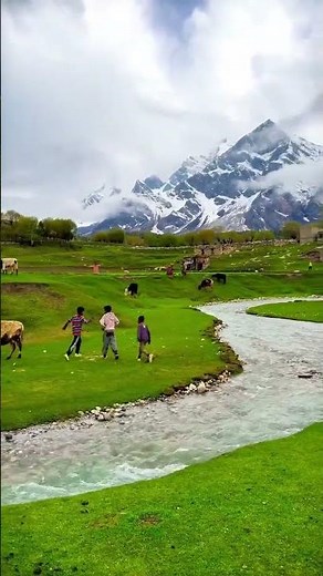Beautiful Mountain Valley in 4K 😍 | Crystal Clear River Nature Relaxing Scenery Pakistan 4K #travel