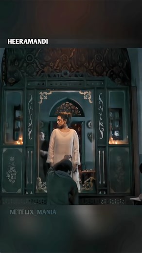 Kahi choli choti na pad jaye 🤣 #heeramandisong #shortsfeed #netflixseries #webseries #heeramandi