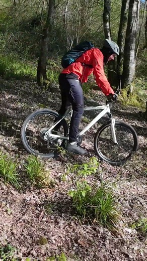 Début compliqué… mais il termine quand même😳🔥 #mtb #vtt