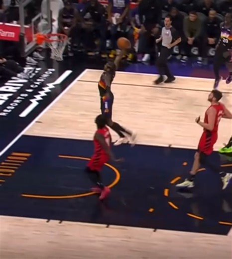 Ryan Dunn with the pass to Jalen Green who elevates and BRINGS THE BOOM💥