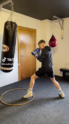 Boxing Bag Drill 👊🏻 #boxing #boxingtraining #boxingtip #boxingworkout #boxingdrills