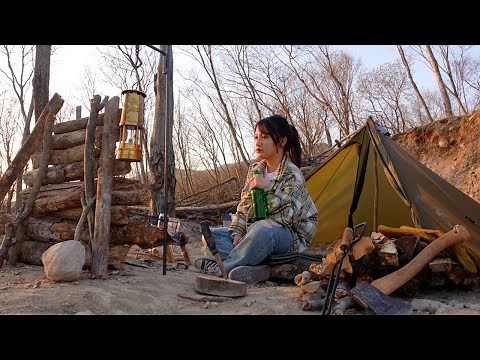 [Solo camping] Starting from scratch! A woman creates a masterpiece through bushcraft.