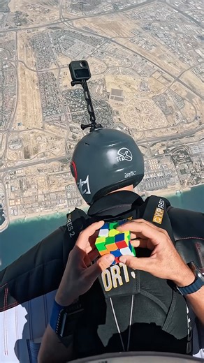 Feeling like relaxing a bit and playing with a #rubikcube 😃 📹 Skydive Dubai #MondayMorningMadness #skydiving #freefall #fun #rubik #cube #skills #wingsuit #flying Squirrel #flysquirrel Cookie Helmets #flycookie UPT #alwaysvector CYPRES #safety #theskyisourplayground #skydivemag | Skydive Mag