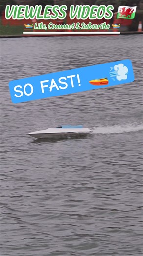 This looks like real powerboat racing… But it isn’t 🚤 #rcspeedboat #rcracing #boatracing