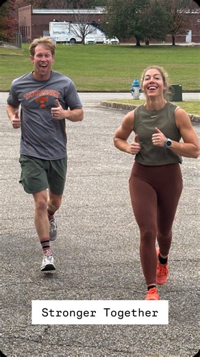 💪🏻 Stronger Together 🙌🏻 Teamwork Makes the Dream Work. 👊🏻 Forging Elite Community #crossfit #forgingelitecommunity #fitnesswithfriends #teamworkout #partnerwod | CrossFit Jackson