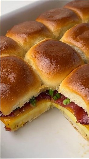 Delicious breakfast sliders with Hawaiian Rolls #kingshawaiian
