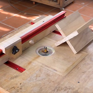 Make Adjustable Router Fence For Benchtop Router Table | Woodworking TV