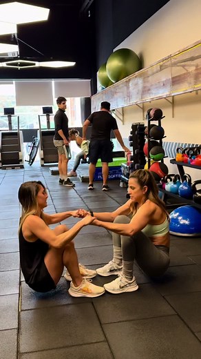 Entrenar con tu amiga hace que llegues a grandes objetivos! Te animas a hacer este #challenge ? 😃 Subí tu video y @@ para que yo vuelva a compartir! Tengo sorpresas para Uds próximamente 😍🤩💪🏽 Gracias @Araceli González por sumarte a este reto! Te quiero♥️ Te esperamos siempre en @motivationacademypy #motivateconmigo