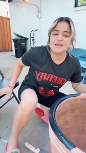 Pintando las masetas de mi casa 🏡 😂 #jennyclaros #honduras | Jenny Claros