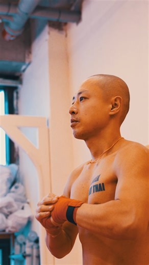 쇠팔꿈치 최준호 ULTRA STEEL ELBOW on Instagram: "쇠팔꿈치 최준호 쉐도우 복싱🔥 영상을 제작해주신 @ddvideo__ PD님께 감사의 말씀을 드립니다. #쇠팔꿈치 #최준호 #무에타이"