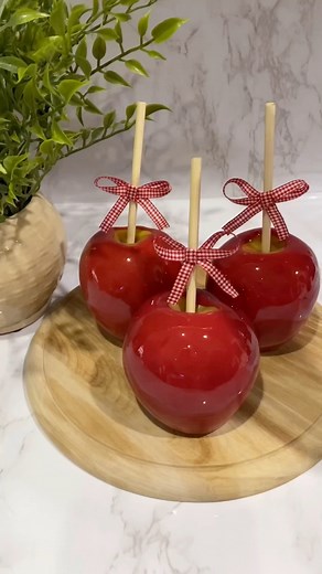 Candy Apples Tutorial 🍎 #candyapples #redcandy #candyapple #fall2023 #falltrends #fallrecipes #falltreats #fallvibes #apples | Dipped Tampa
