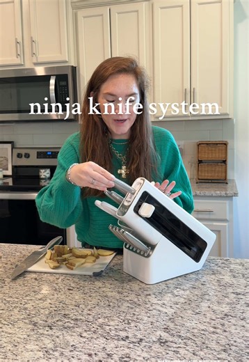 This knife set is seriously next level 🔪 The Ninja NeverDull™ system keeps every blade razor-sharp with built-in sharpeners—no extra tools needed. Sleek, durable, and perfect for anyone who loves to cook (or wants to look like they do). 🙌✨ @Ninja Kitchen #knifesharpening #knifeset #tiktokshopcybermonday #tiktokshopblackfriday #kitchenware