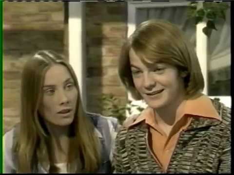 Days Like These "Batteries Not Included" (remake of That 70s Show "Pilot")