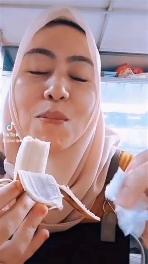 Kelezatan Pisang Kukus dan Mukbang Pedas