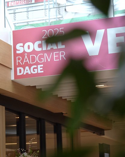 De her billeder kan vi slet ikke få nok af! 😍👏 Sådan så det ud, da 700 socialrådgivere var samlet til to dage med faglighed og fællesskab. 🥳 Endnu en gang tak til alle, der var med! Kan du spotte dig selv? 🔍 Video: Rasmus Falck | Dansk Socialrådgiverforening