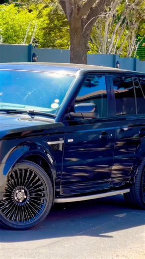 The L320 first-generation Range Rover sports