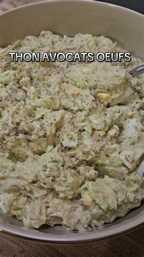 Une recette de salade ou tartinade d oeufs durs avocats et thon Délicieux sur du pain recette facile rapide et protéinée #recette #cuisine #salad #egg #tuna