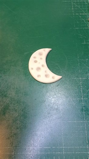 How to make fondant 2D moon easy way / moon cake / cake topper . . Hi this is a fondant 2D moon simple and easy way making tutorial . . #moon #galaxy #fondant #cake #toppers #crafts #art #moonlight #mooncakes #mooncakefestival #galaxycake #caketoppers #fondantcake #fondanttoppers #moonphotography #ajay_kumar0321 Ajåy Kumar | Ajåy Kumar