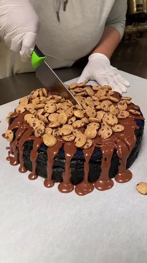 Delicious Cookie Monster Cake Recipe - Indulge in Sweetness!