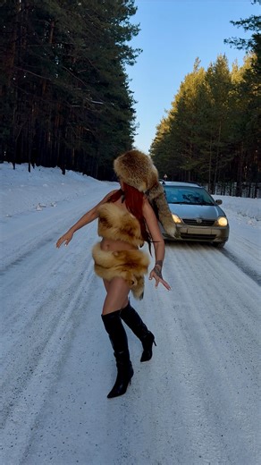 Марина Клюева КУКЛЫ блайз | ОБУЧЕНИЕ. Эпиляция. Ресницы on Instagram: "Врываюсь в свои 40 👄 какой перекрасный возраст, какая у меня прекрасная жизнь, Госпади спасибо🙏 Я тут вот подумала, а вдруг вы меня мои подписчики мечтаете поздравить с днем рождения, стесняетесь или находитесь в другом городе, я хочу вам дать такую возможность ♥️ вот мой номер 89607695558, принимаю любые поздравления, и также карты привязаны к номеру🥰 🥰🥰"