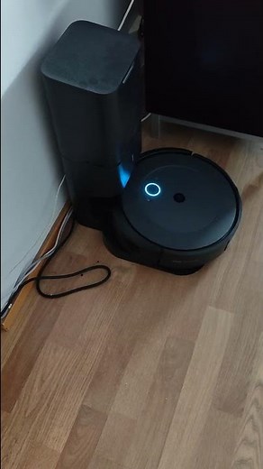 Roomba i5+ emtpying its own dustbin - Extremely loud