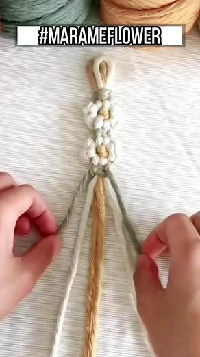 Macrame flower keychain🔑#macrameflower #macrametutorial #macrame #diycraft