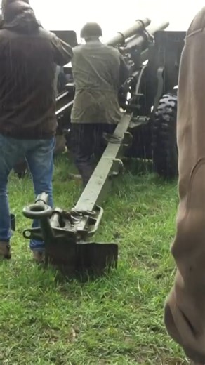 Firing the 105mm Howitzer M2A1 (M101) | Panzer-Archeology