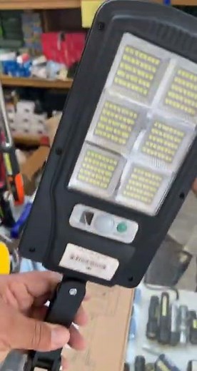 كشاف طاقة شمسية