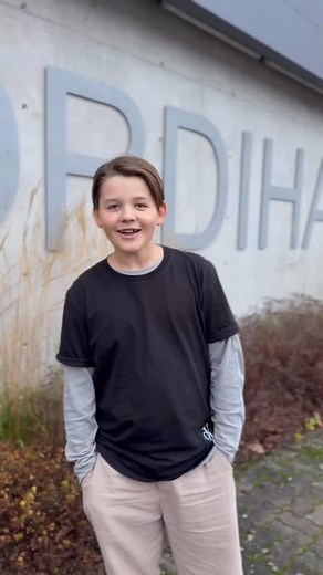 19.11 CEV Challenge Cup mängul Pärnu Spordihallis hoiab energiat üleval ja mängib muusikat andekas noor dj Hugo Järvesaar!🤩🤘🏼 Tule ela meile olulises mängus kaasa ja naudi mõnusat atmosfääri ning head muusikat!😎🔥 #cevchallengecup #djhugojärvesaar | Pärnu Võrkpalliklubi