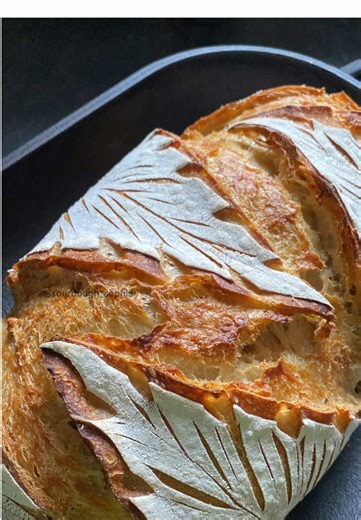 Mastering Sourdough: Zigzag Leaf Scoring Techniques