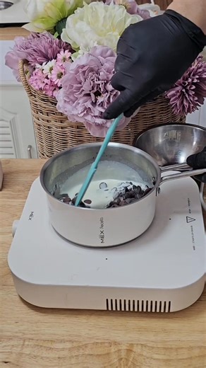 Finish the dark chocolate mousse cake and decorate it as Santa Claus. | DeerBunnyเค้กโฮมเมด