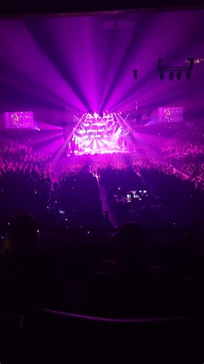 I love when Alanis Morissette pulls out her harmonica and jams with her band on stage! #harmonica #HarmonicaQueen #TheAmazingAlanis #alanisinpdx