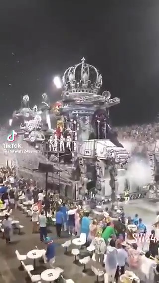 The Brazilian carnival had a stunning Star Wars float that brought the galaxy to life 🌌
