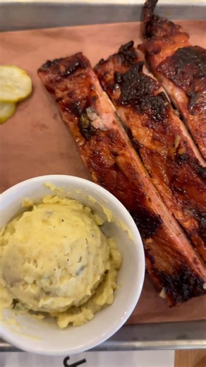 Jim ‘N Nick’s officially opened its doors today & of course, I was there for all the grand opening fun. And while the doors opened at 11AM, I was there at 9AM Why? Because my thick back self likes to be in line early. Stop being nosey lol. Anyhow… I’d read a lot of reviews from others who’ve been to their other locations, so I walked in expecting solid BBQ. What I didn’t expect was just how good it all was. In terms of quality, taste, and flavor, almost every item over delivered. The line moved 