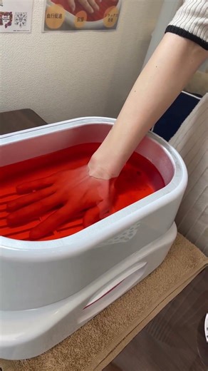 自爪育成ネイルケア専門店のパラフィンパックで感動のモチモチ体験！自分の手を見てびっくり！手元がパッと明るく、白くなってモチモチに！終わった後も足先までずっとポカポカ温かい！ #自爪育成 #溝の口