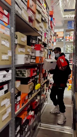 Choosing Stadium Goods Chicago Staff