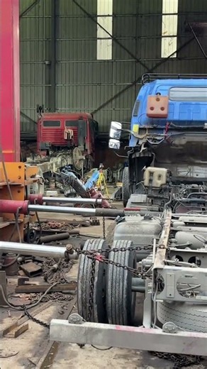 Truck Frame Straightening With Hydraulic Rams!